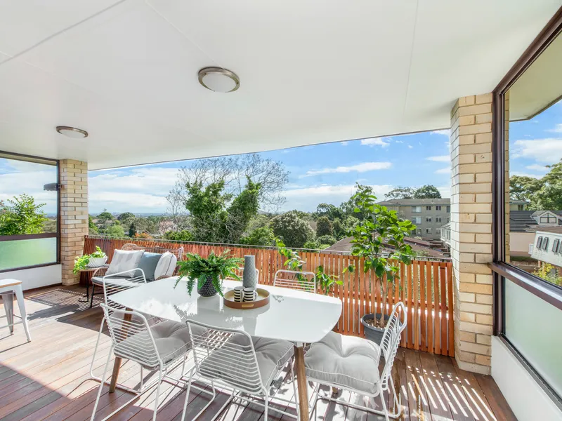 Renovated house-like apartment with breathtaking district views