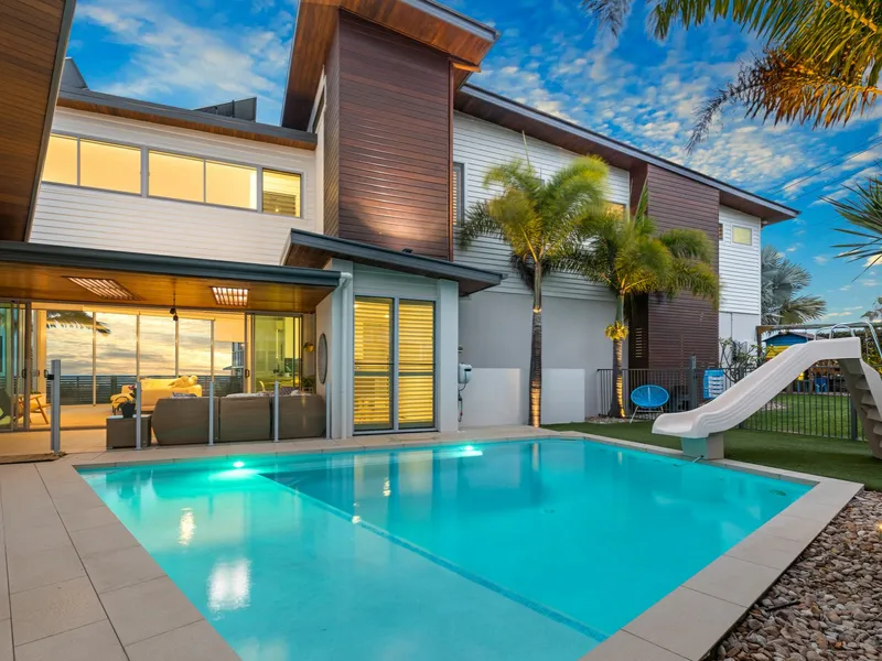 EXECUTIVE FAMILY RESIDENCE OF GRAND PROPORTIONS