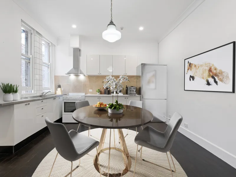 Top floor apartment with great natural light