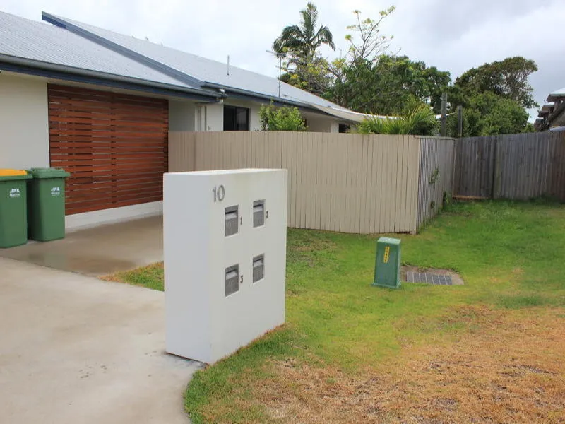 MODERN 3 BEDROOM  UNIT - BLACKS BEACH