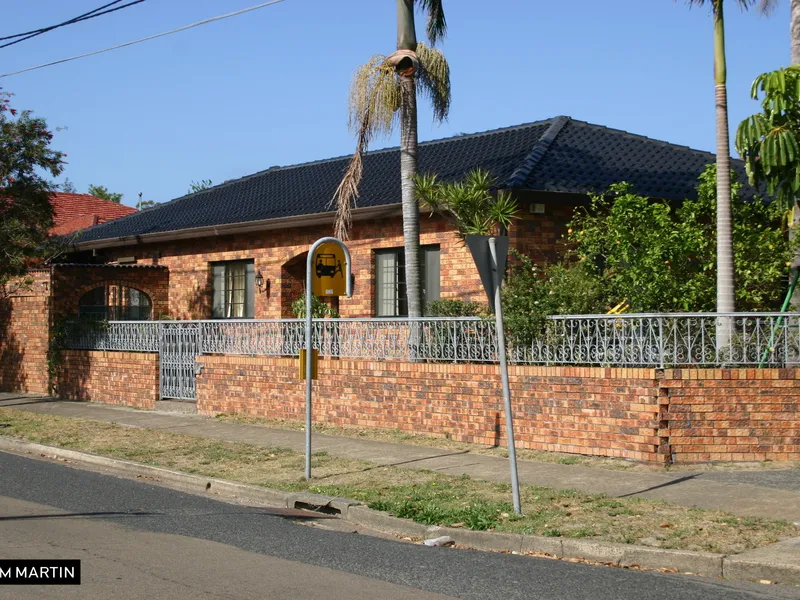 MGM MARTIN - IMMACULATE THREE BEDROOM FAMILY HOME