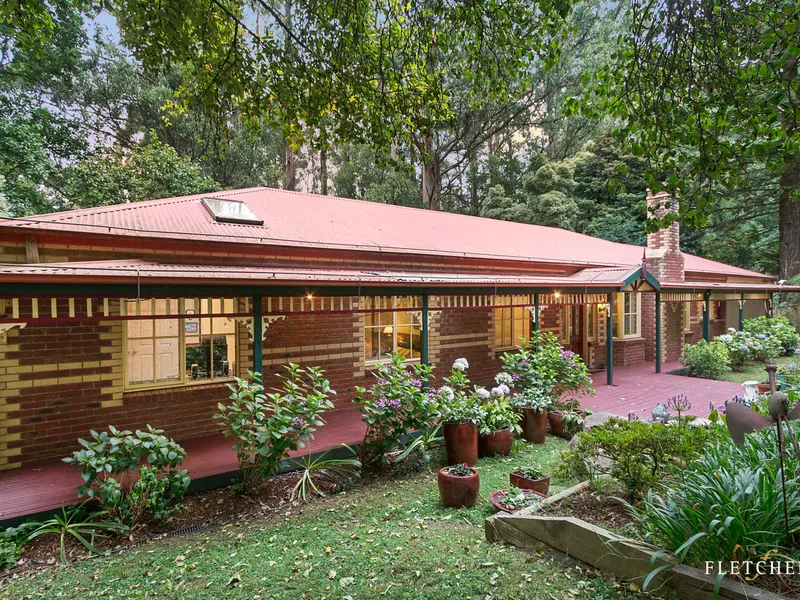 Federation Style Home on 1 Acre.
