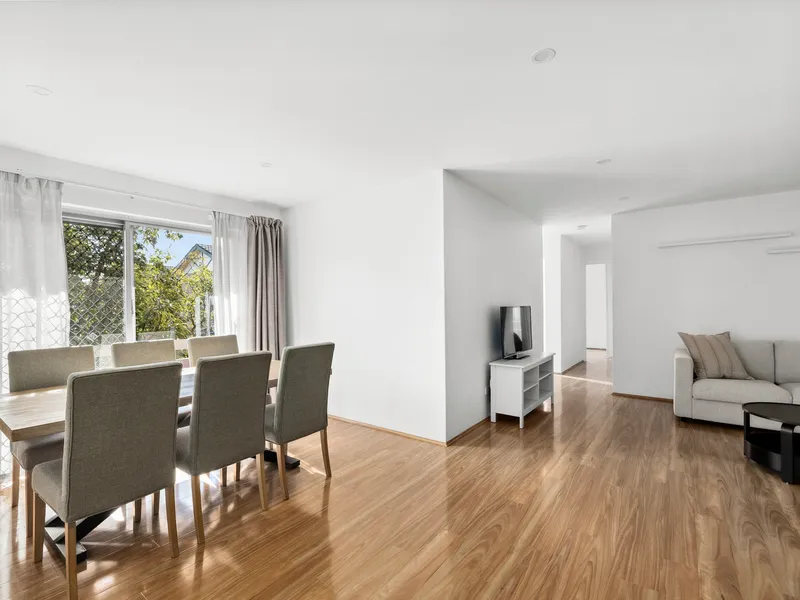 Dual-balcony apartment in a quiet locale