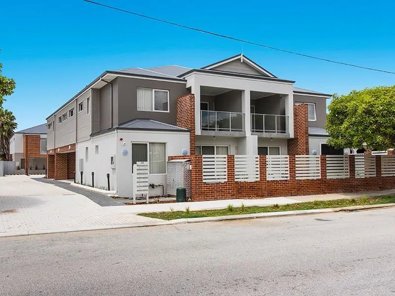 AS NEW, TWO Bedroom, Two Bathroom, ground floor apartment