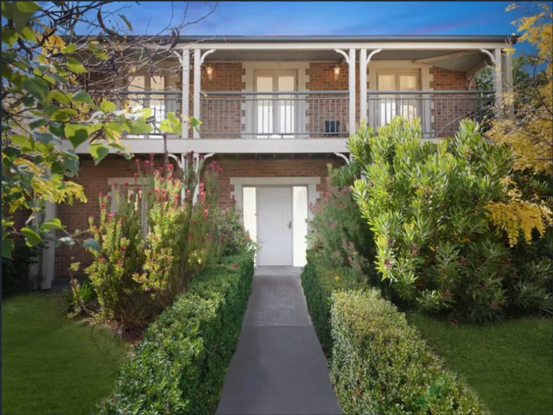 Only one room available! Located in prime position for students of Deakin.
