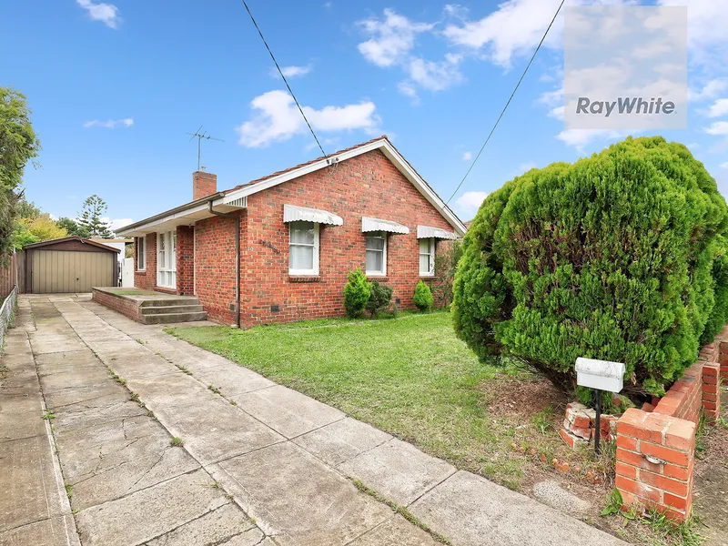 3 Bedrooms & A Fully Contained Bungalow!