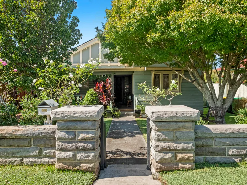 ‘Rose Cottage’– a timelessly classic family residence in the exclusive suburb of Point Frederick
