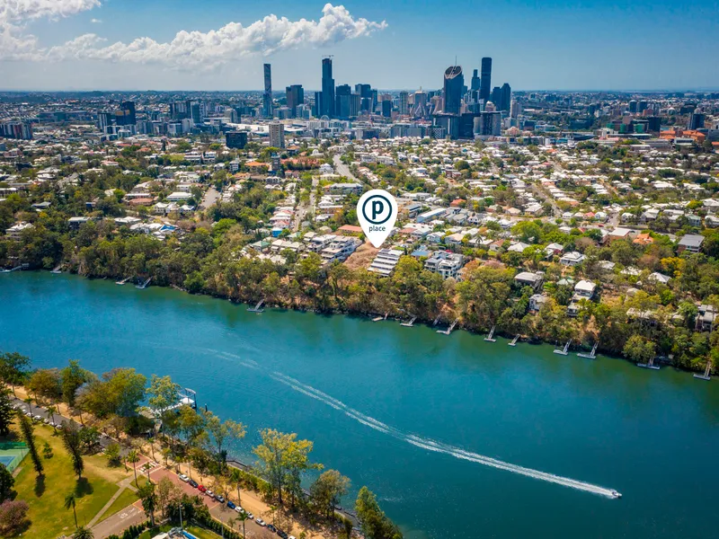 Rare 910m2 absolute riverfront land in an exclusive cul-de-sac