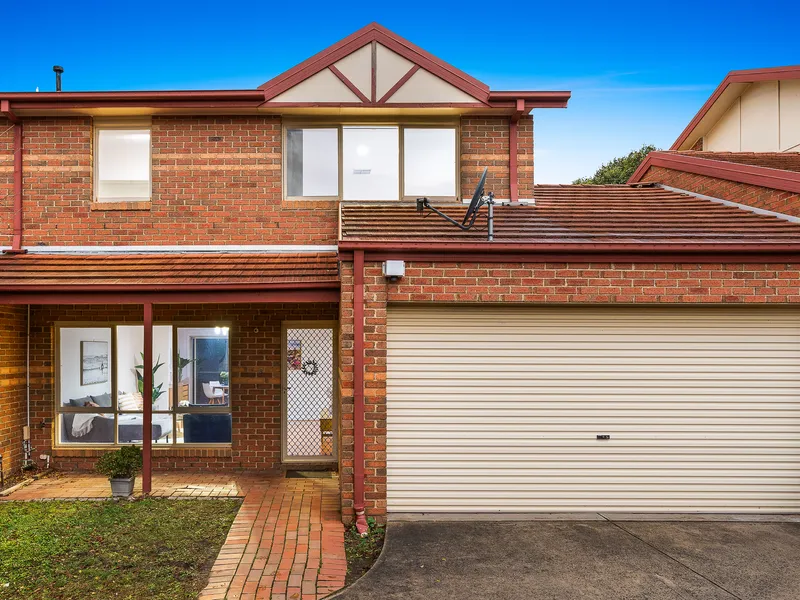 Sun-filled elegance close to first-class schools