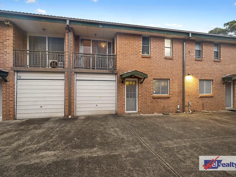 Spacious townhouse in Convenient, Tranquil Setting