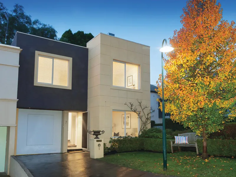 MODERN AND STYLISH TOWNHOUSE