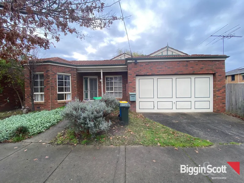 Spacious home in Kew East