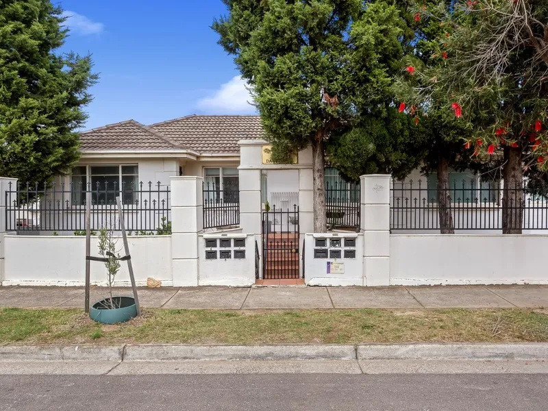 “Bright, Spacious & Refurbished“