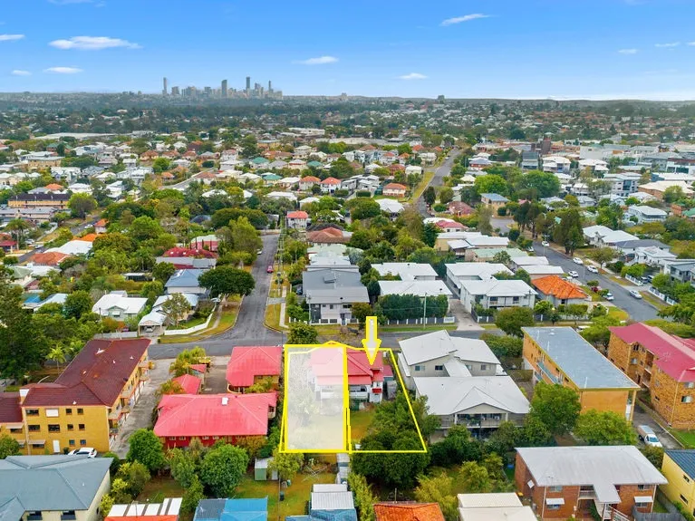 Rare Flat 405m2 Block