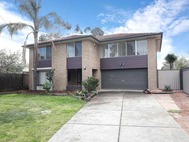 REFRESHED LARGE FAMILY HOME- PET FRIENDLY!