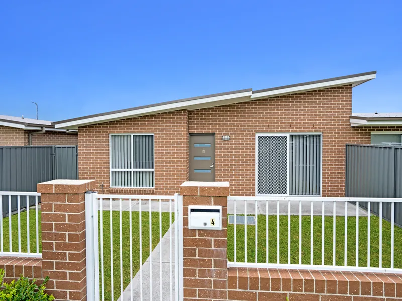 Spacious Townhouse, Great Location!!