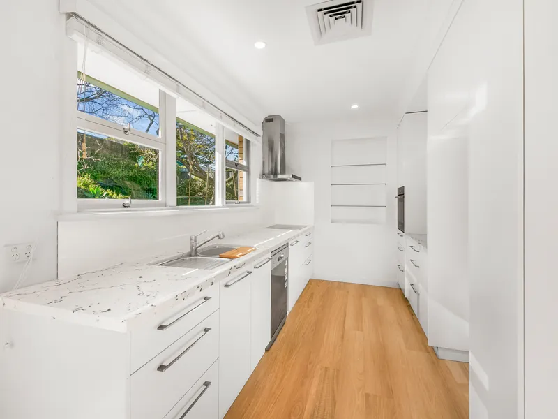 Modern home with sweeping outlooks