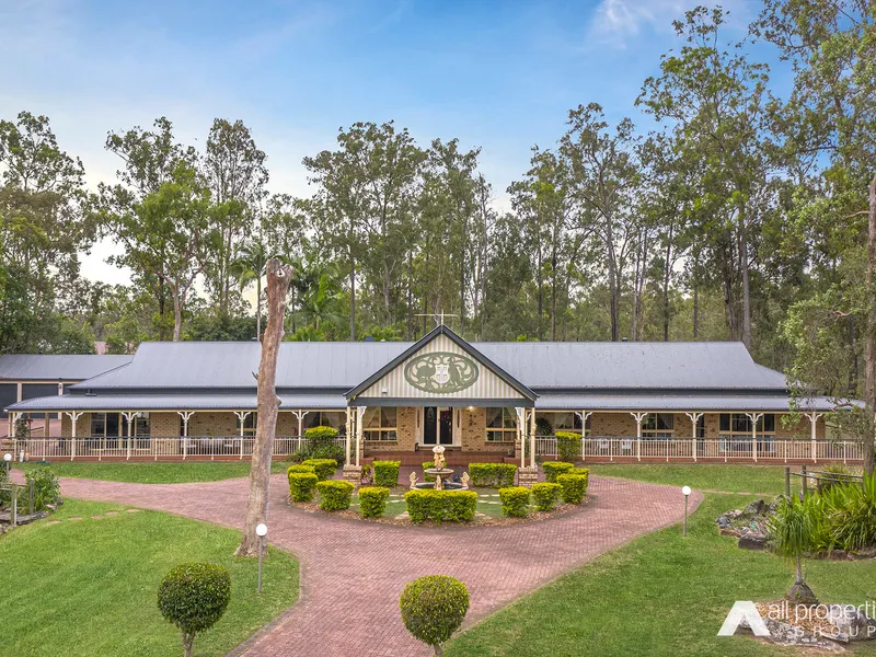 This is the one .... BIG, GRAND, EXECUTIVE & PRESTIGE LIVING All rolled into one GORGEOUS Property which even comes with BORE Water !!! 