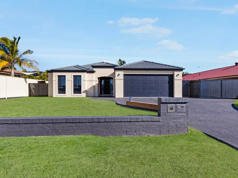 104 Somerset Drive, Thornton + POOL