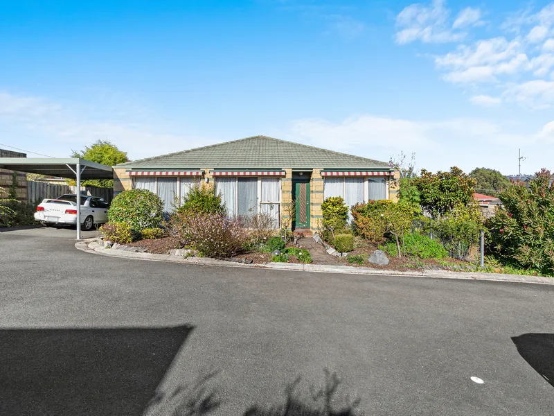 Immaculate unit, private location, easy access to Kings Meadows Shopping Centre