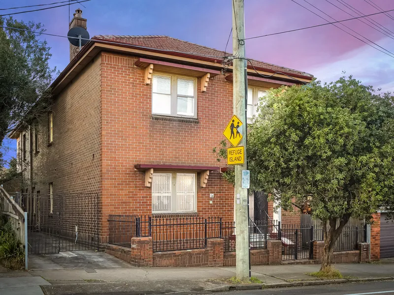 TWO SEPARATE DUPLEX HOMES FOR THE PRICE OF ONE!