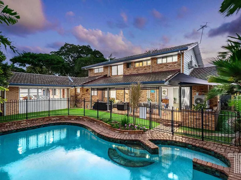 Unique Living: 1 BRODICK STREET, CARINDALE
