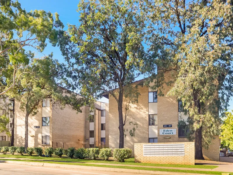 Renovated First Floor Unit In Quiet Position