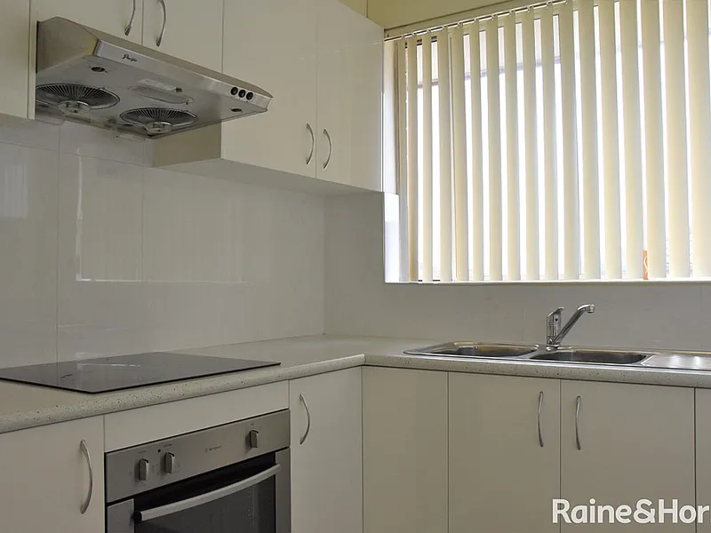 SPACIOUS 2 BEDROOM UNIT AVAILABLE FOR LEASE