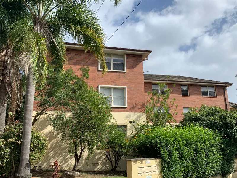 AFFORDABLE & UPDATED 3 BEDROOM APARTMENT 