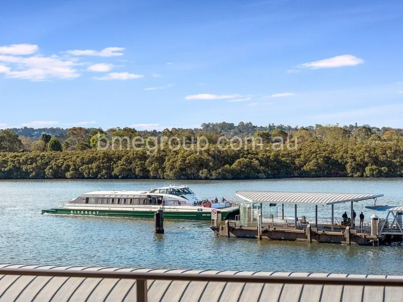 North Facing | Corner Position | Balcony & Courtyard | Waterfront Views | Total Size 152 SQM
