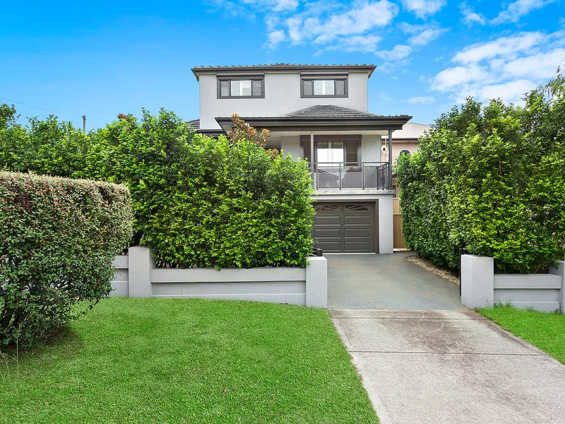 Freestanding Family Garden Haven on a Prominent Corner Block, Prized Golf Course Pocket