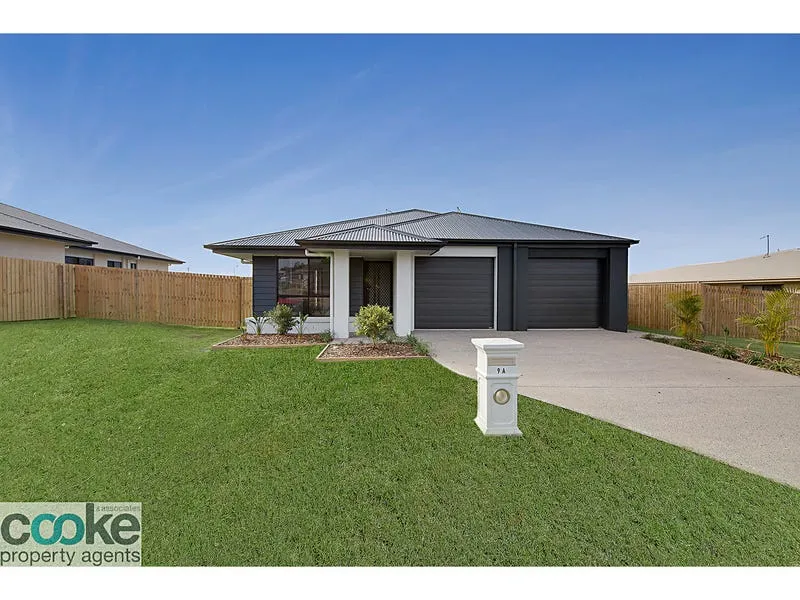 Modern 3bed 2bath duplex - open plan living, fully fenced - long term lease