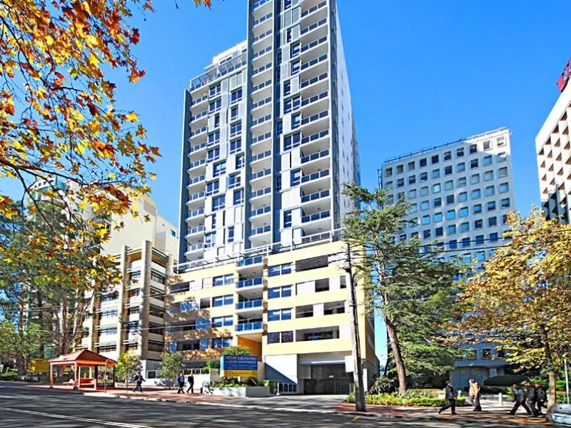 BRIGHT AND AIRY - INNER CITY LIVING!