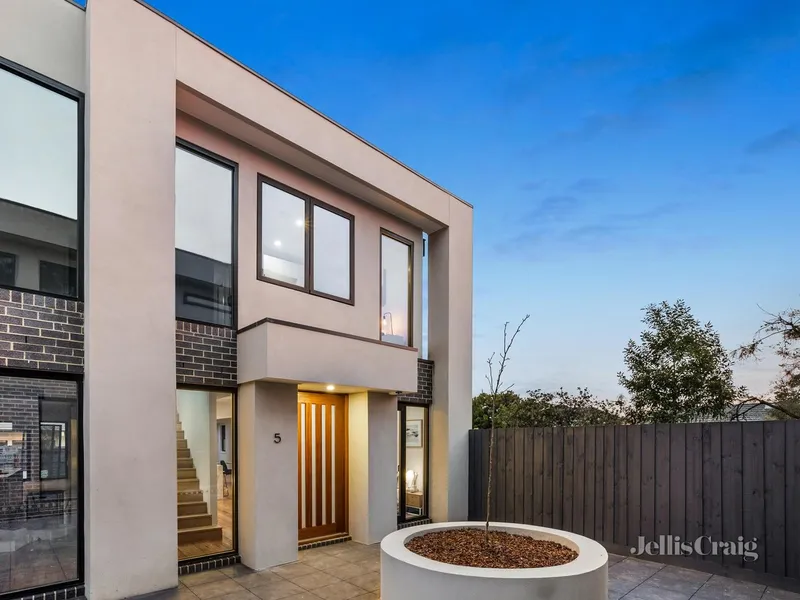 Brand new luxury home, superb locale