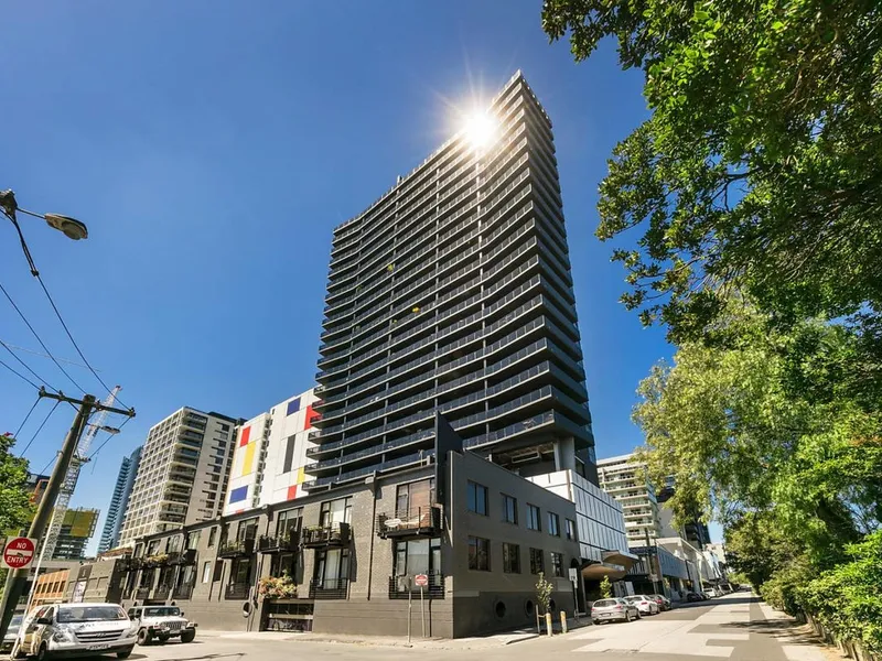 Stylish 2 bedroom apartment with City views in heart of South Yarra.