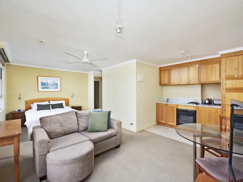 Harbourside studio with parking!