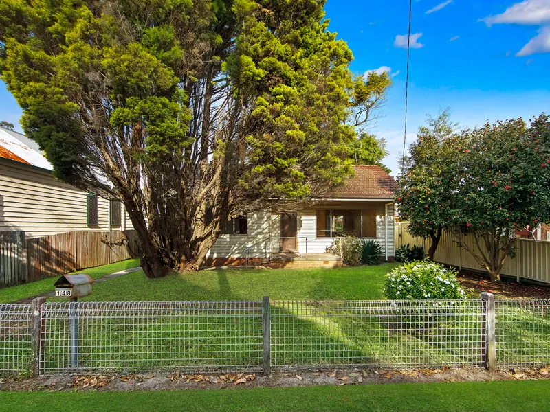ORIGINAL COTTAGE ZONED R1 SET ON 697SQM BLOCK!