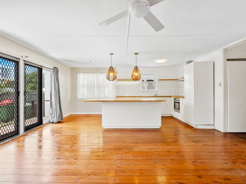 Delightful 3-Bedroom Cottage for Rent in Mermaid Beach