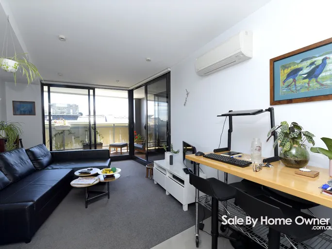 Stunning apartment! Modern with large north facing balcony space