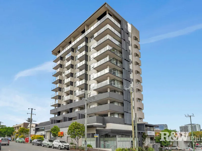 Contemporary and Spacious 2 Bedroom, 2 Bathroom Apartment with Unbeatable Location!