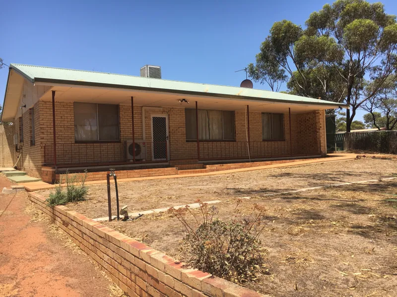 ****** LIVE IN OR RENT OUT ******