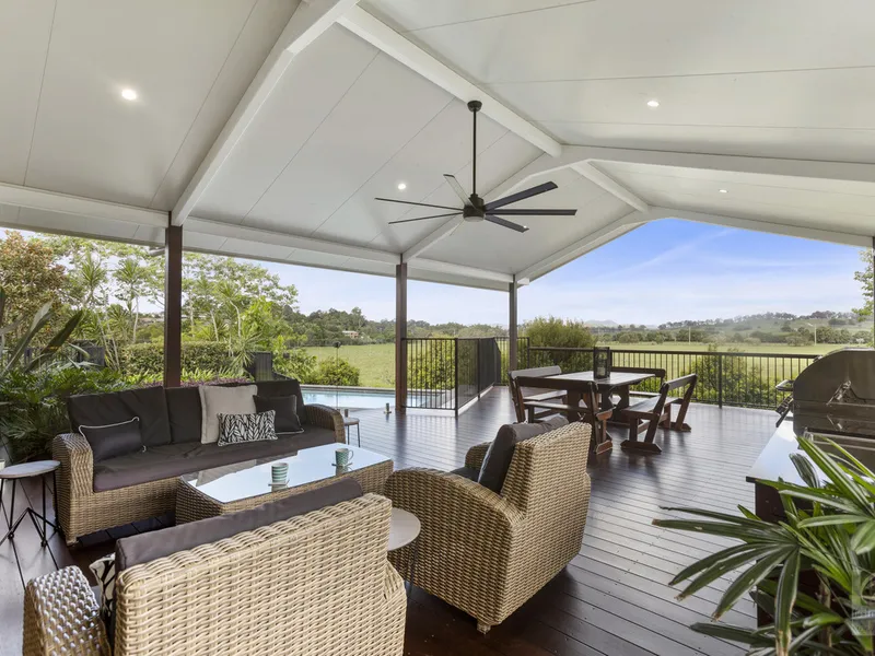 SOPHISTICATED ENTERTAINER WITH DETACHED DUAL OCCUPANCY