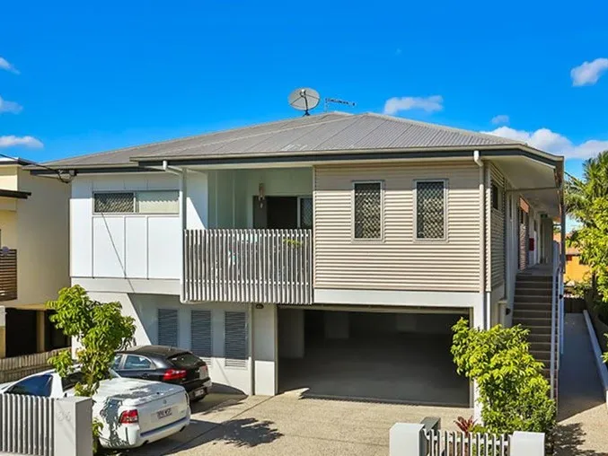PET FRIENDLY TOWNHOUSE - LARGE GRASSED COURTYARD