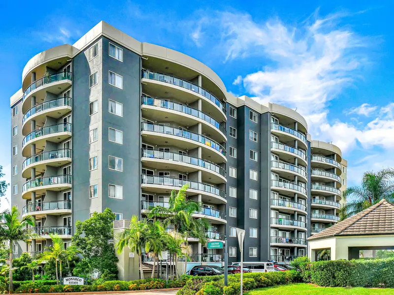 2 Bedroom Apartment in a Resort Style Complex! 
