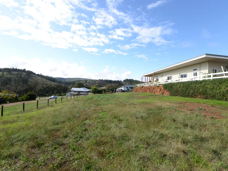GREAT LOCATION WITH STUNNING VIEWS