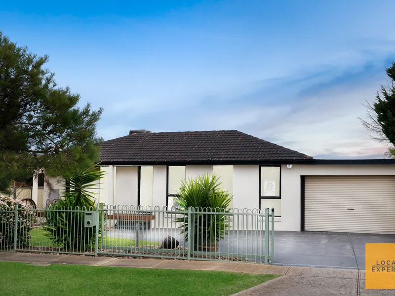 AMAZING 3 BEDROOM HOME WITH A 11.6M X 7.6M SHED!!