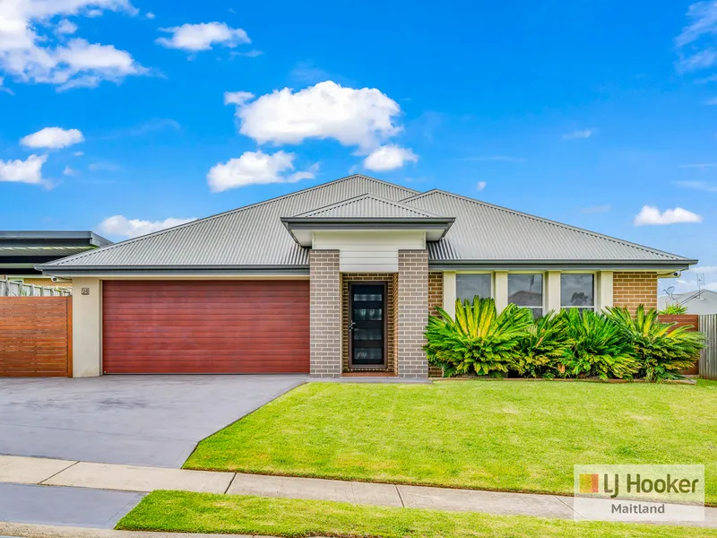 SUPERB MAC JONES WITH HUGE SIDE ACCESS!