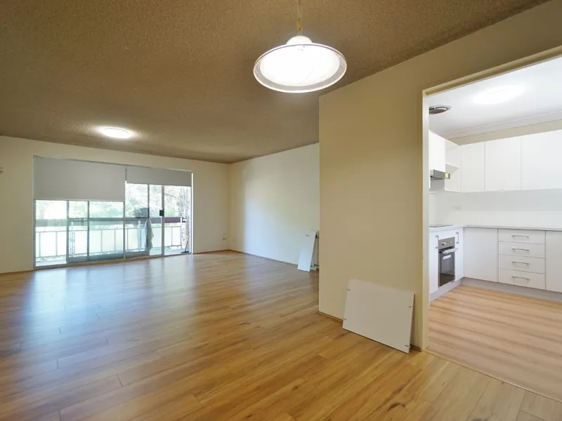 Spacious 3 bedroom unit is located walking distance to everything, Coles, Train, Buses, eateries..