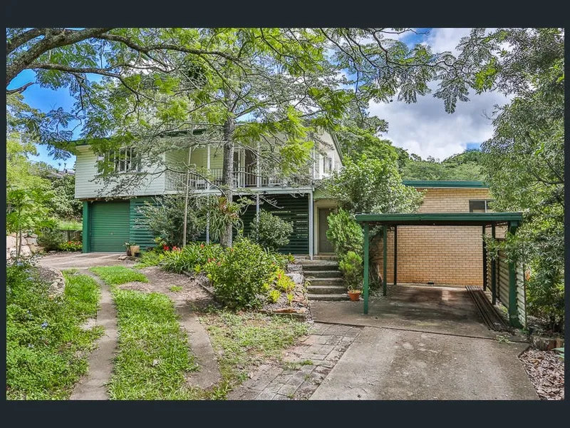 Large beautiful family home, a must see! This beautiful property won't last long!