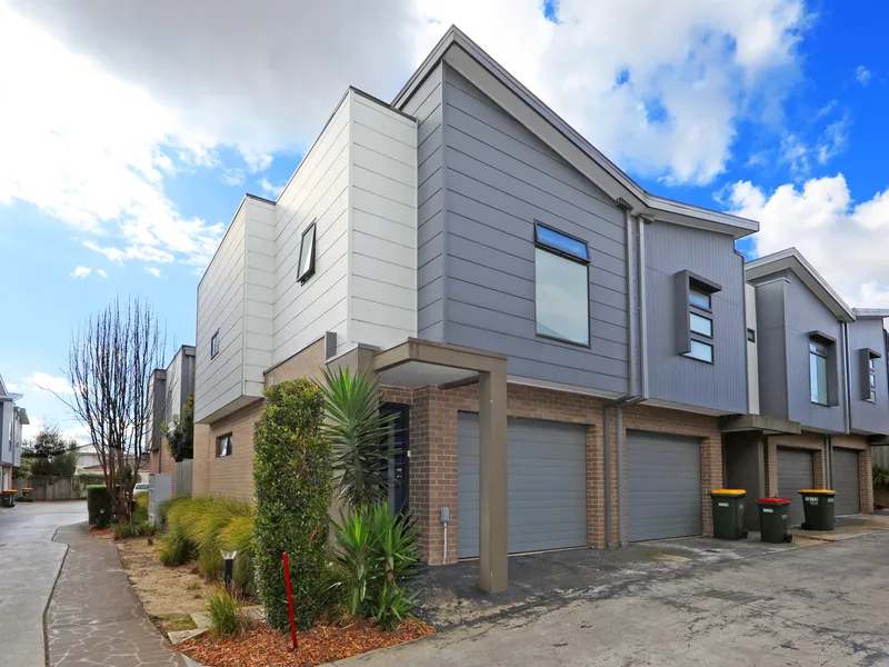 BEAUTIFUL HOME IN SOUGHT-AFTER LOCATION!